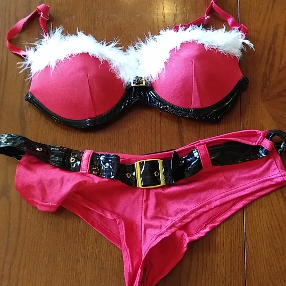 Vinyl pleather, feathers, & silk Santa sexy cosplay lingerie outfit 🔥 🔥 🔥